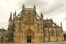 Terra&ccedil;o panor&acirc;mico com vista para o Mosteiro de Santa Maria da Vit&oacute;ria
